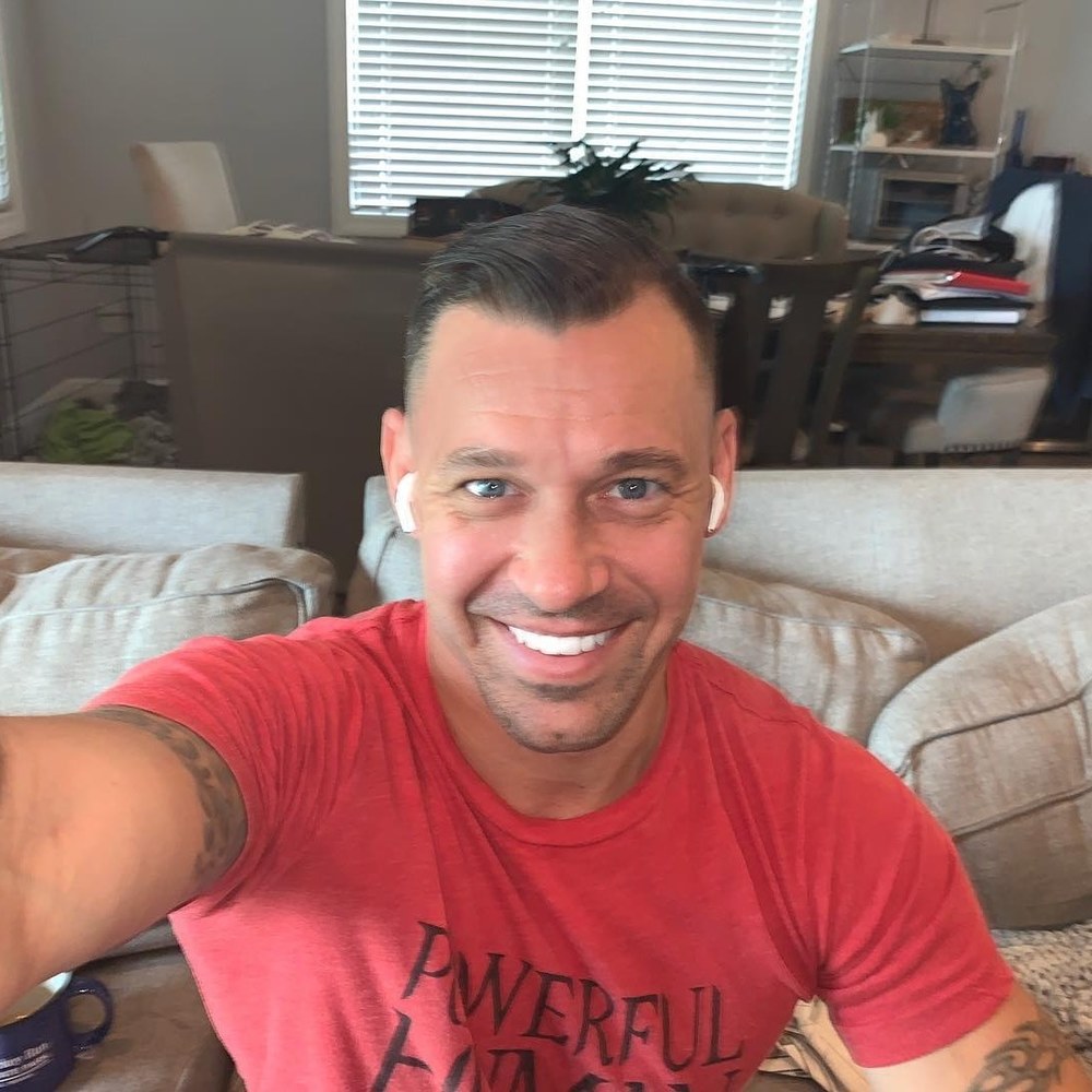 Meet your Posher, Clint